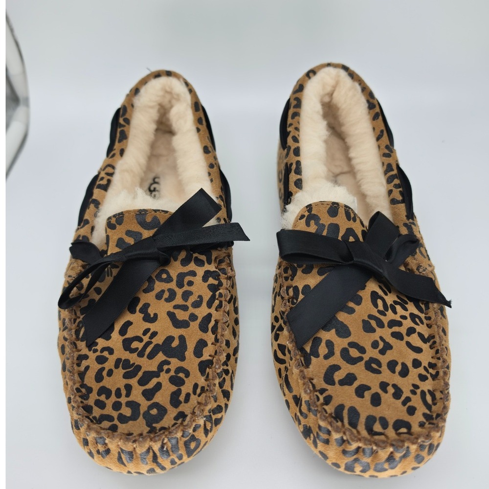 UGG Australia Dakota Leopard Slippers Tan Black Animal Print Suede Bow Mobwife